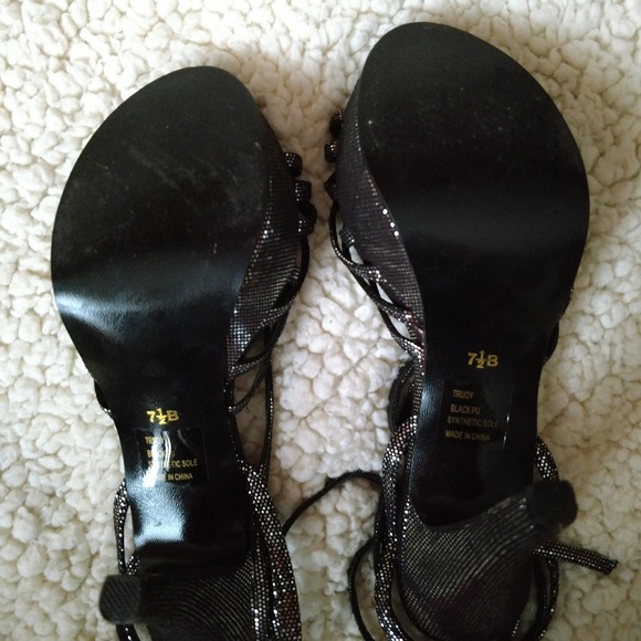 Dyeables Scale Heels - Picture 3 of 4